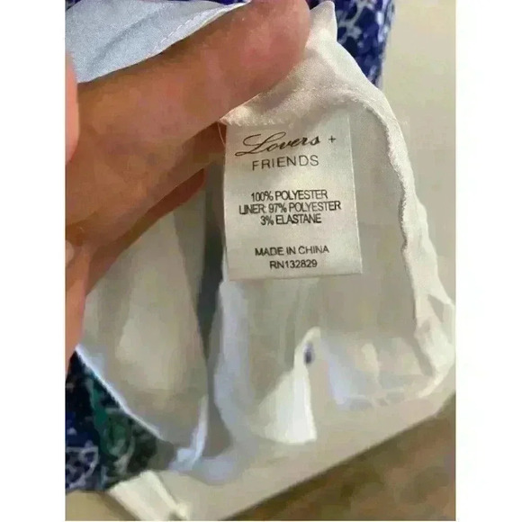 Lovers+ FRIENDS Gracie Shift Dress with Cutout Sleeves. Medium - Picture 9 of 9